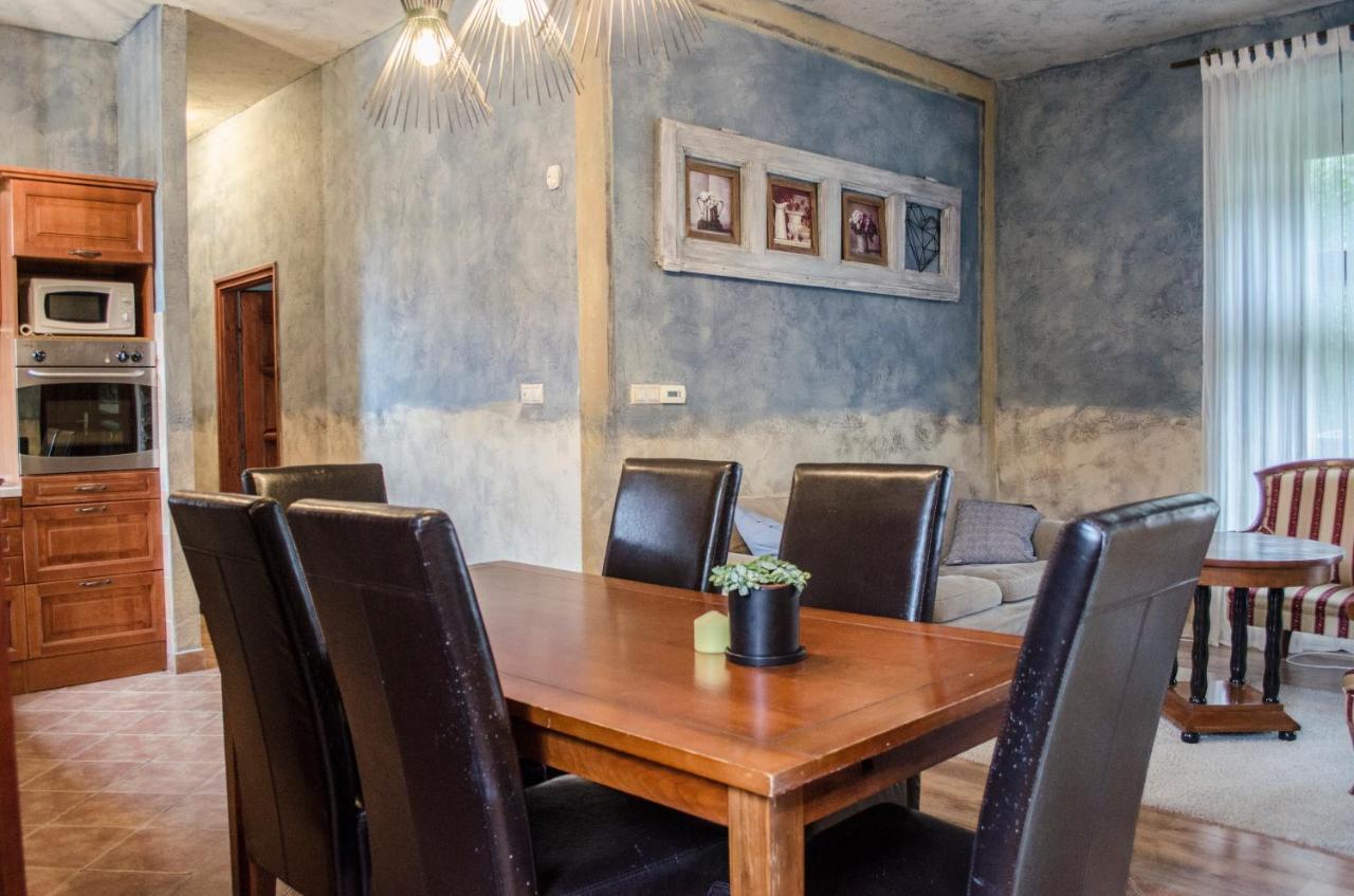 דירות Veszprém Kohaz Apartman מראה חיצוני תמונה