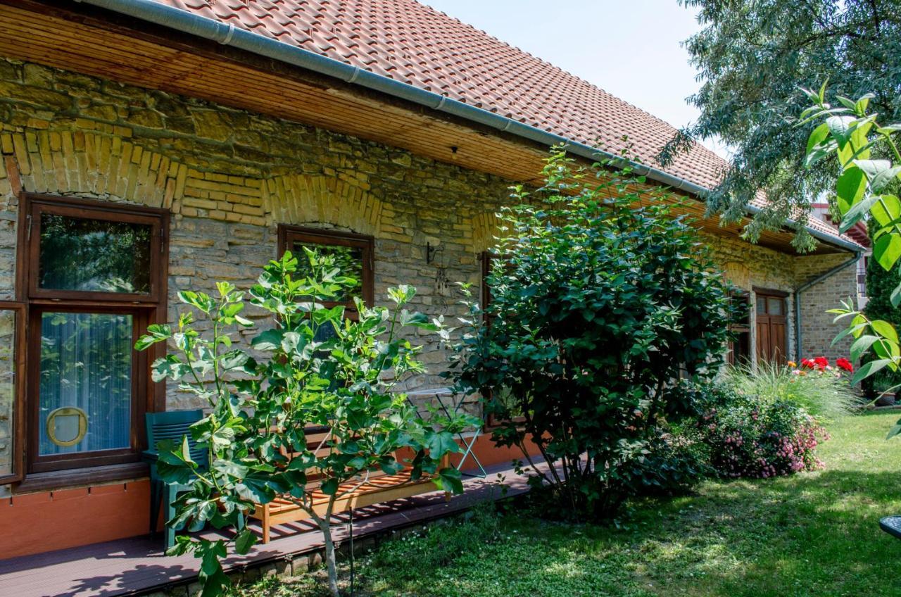 דירות Veszprém Kohaz Apartman מראה חיצוני תמונה