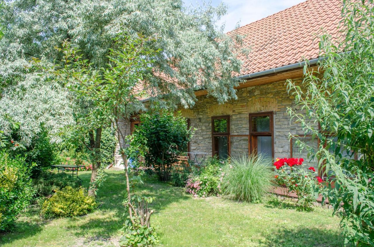 דירות Veszprém Kohaz Apartman מראה חיצוני תמונה