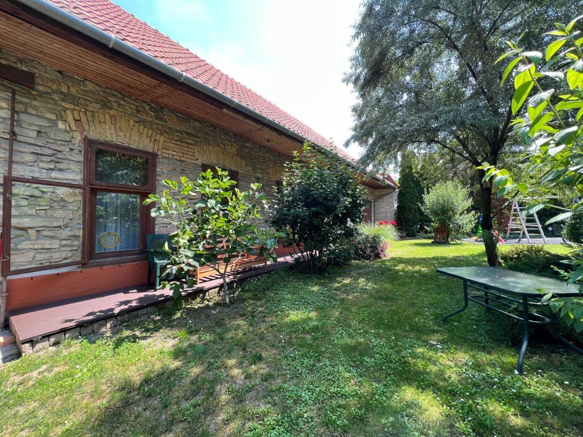 דירות Veszprém Kohaz Apartman מראה חיצוני תמונה